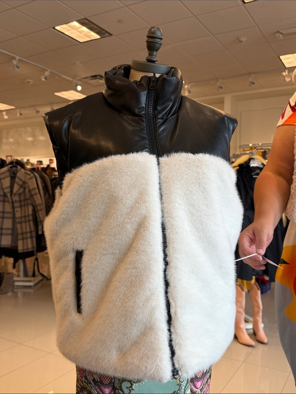 Women's Black & Ivory Faux Fur Vest Jacket large